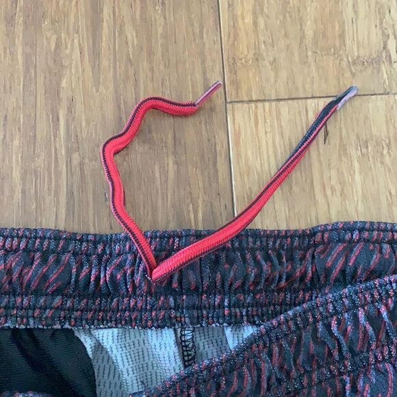 Fila Boys' Athletic black/red patterned shorts, 14/16 - Picture 4 of 6